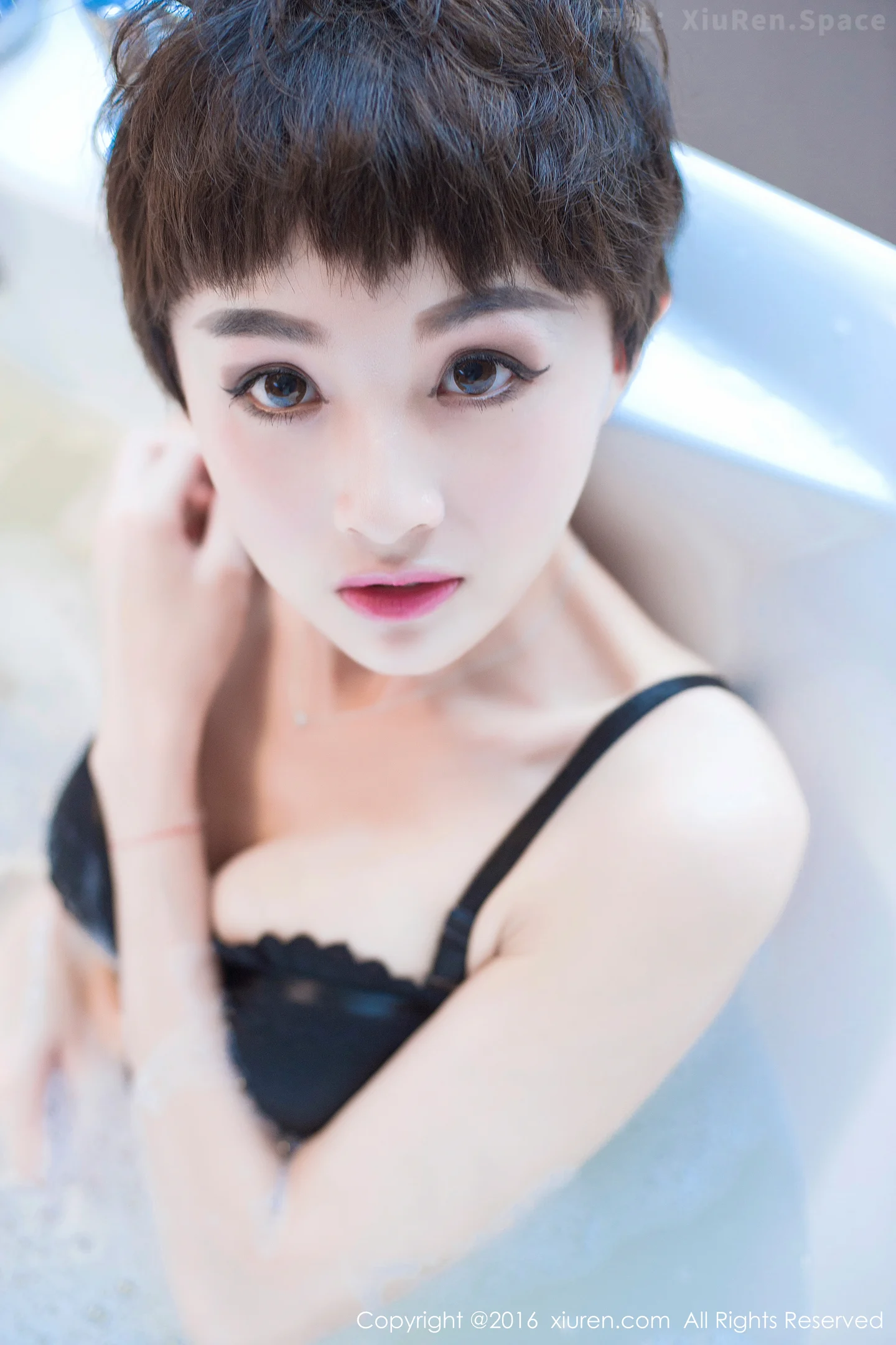 图片[4]-[XiuRen秀人网]VOL.657 嫩模baby kiki浴缸里性感黑色内衣秀白嫩豪乳诱惑写真70P-秀人网官方网站